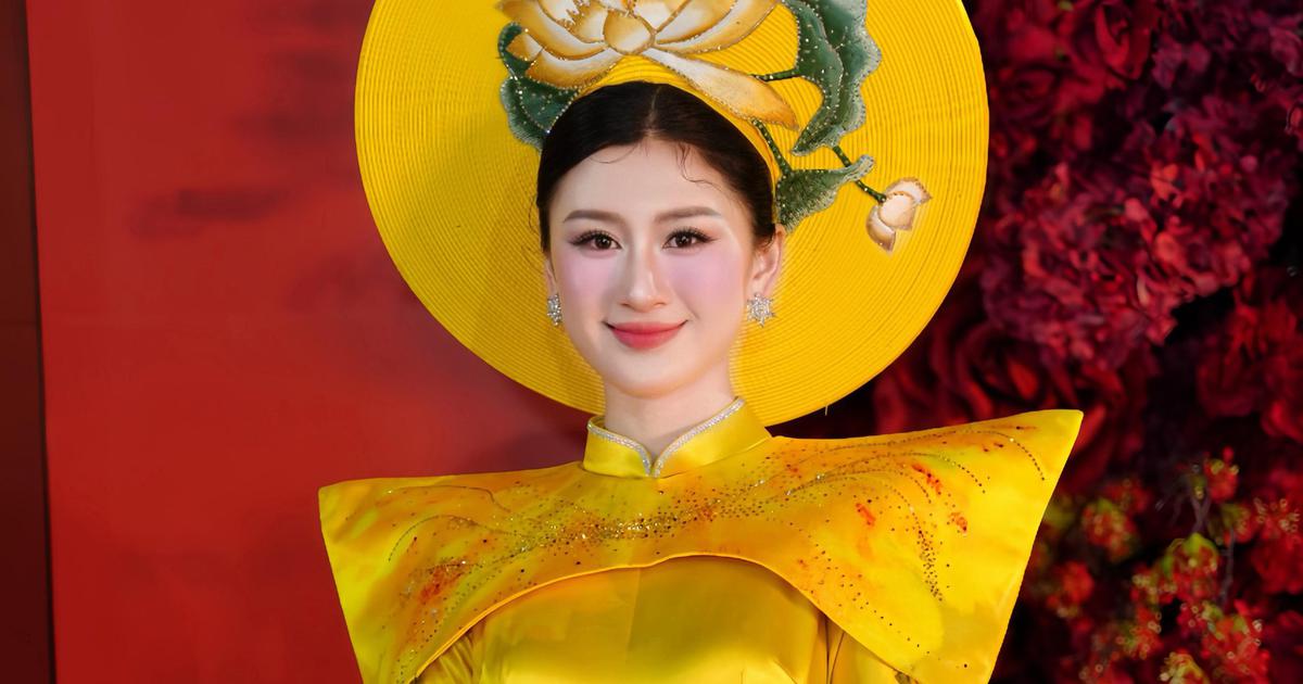 Á hậu Việt tái xuất sàn diễn, khoe nhan sắc rạng rỡ tuổi 21