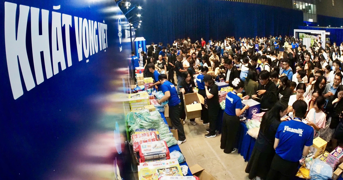 Hàng ngàn người xếp hàng tới triển lãm mừng sinh nhật tuổi 50 của Vinamilk