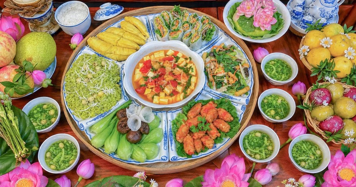 Ngắm những m&acirc;m c&uacute;ng rằm th&aacute;ng 7 được người H&agrave; Nội tự tay chuẩn bị