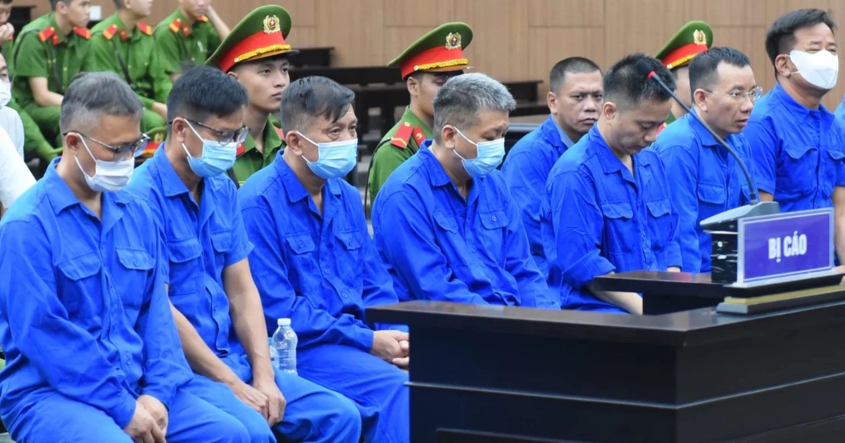 Cựu thứ trưởng nhận hơn 16 tỉ, luật sư nói do 'thụ động', doanh nghiệp tự nguyện