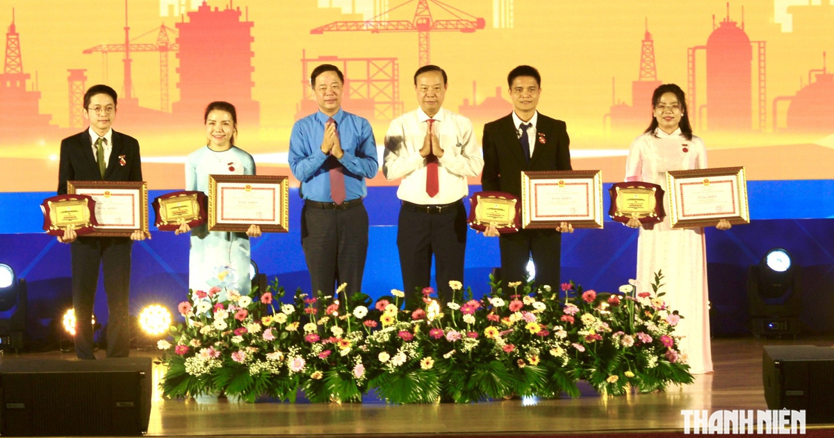 Tôn vinh 11 kỹ sư, người lao động làm lợi cho doanh nghiệp cả trăm tỉ đồng