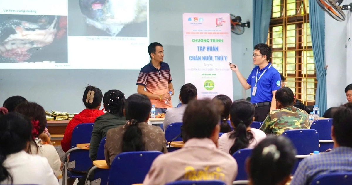 Đoàn Hành trình “Tôi yêu Tổ quốc tôi” khởi hành đến nước bạn Lào