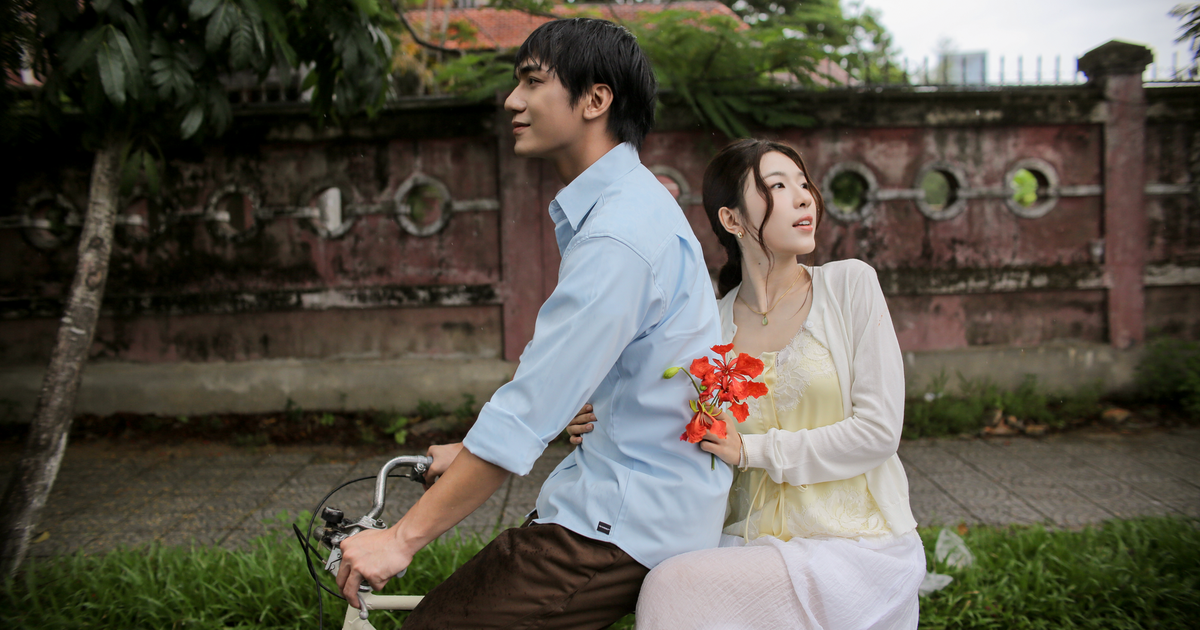 Lamoon khoe nhan sắc tuổi 23, tình tứ bên mỹ nam ‘Mưa đỏ’