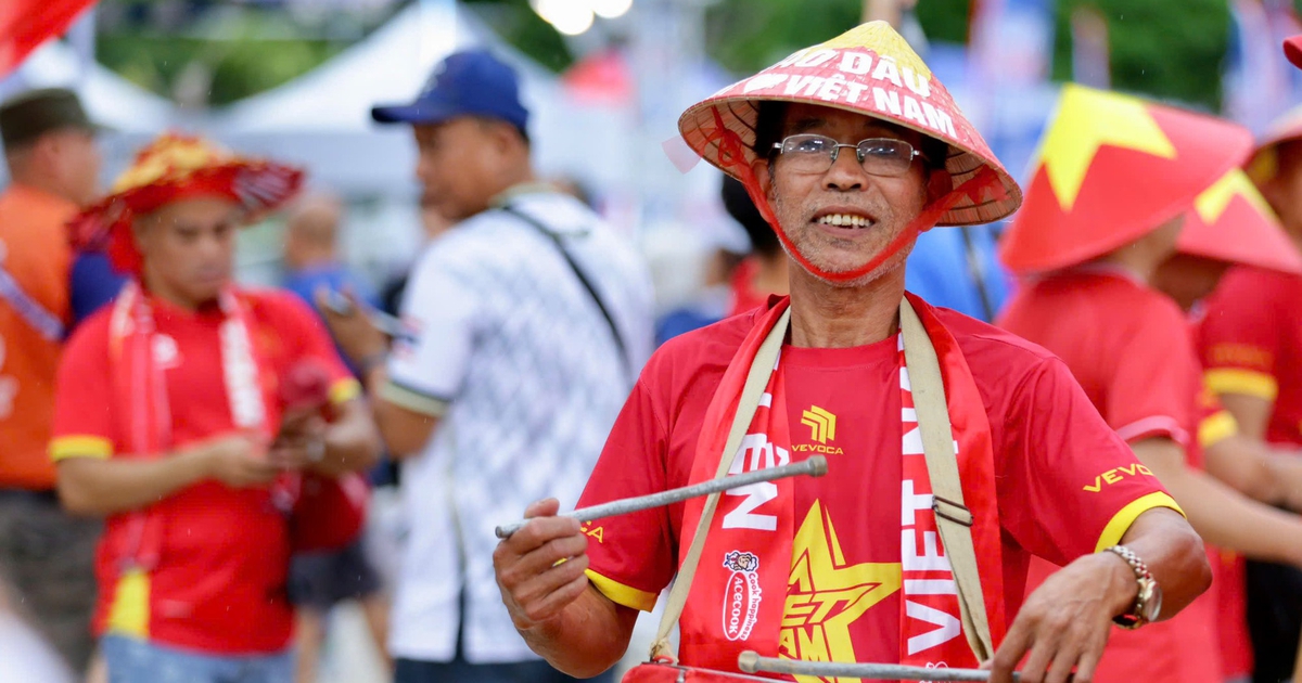 Trực tiếp chung kết lượt đi Thái Lan vs Việt Nam: Trời đổ mưa, Rajamanga vẫn tràn ngập sắc đỏ sao vàng