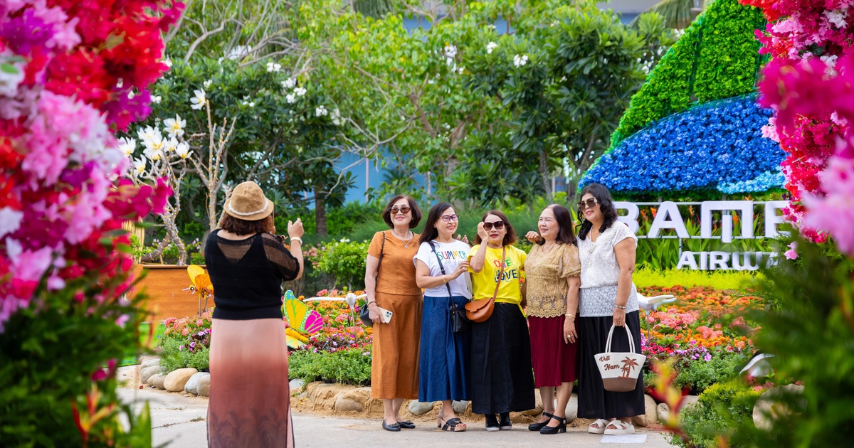 10.000 lượt khách đổ về Lễ hội ngàn hoa giữa phố biển Quy Nhơn