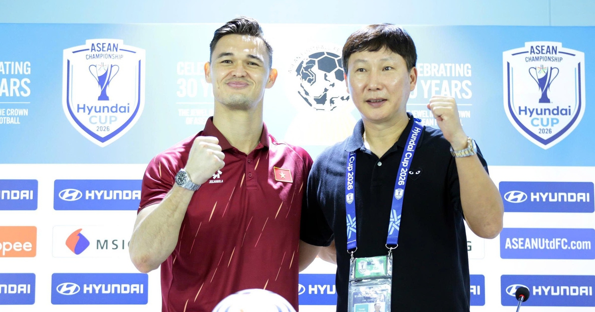 HLV Kim Sang-sik nói vui mà… thật: 'Messi hay Ronaldo cũng khó ghi bàn vào lưới Lê Giang Patrik'