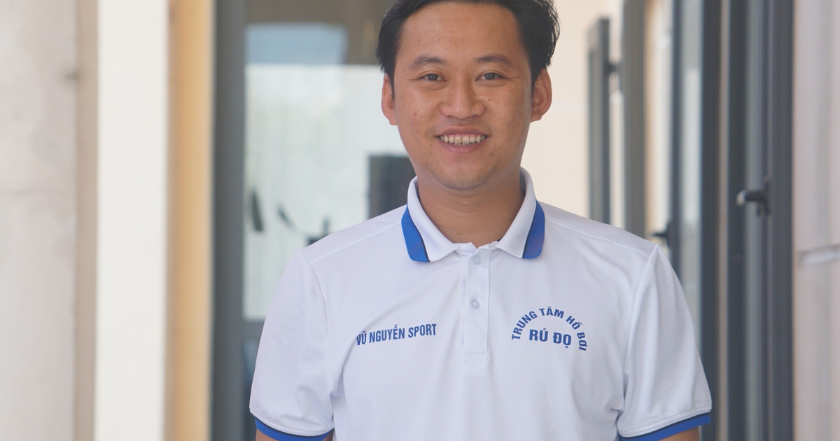 Trưởng thôn lội ruộng 26 tuổi có băng đại học tự động hóa ở Hà Tĩnh
