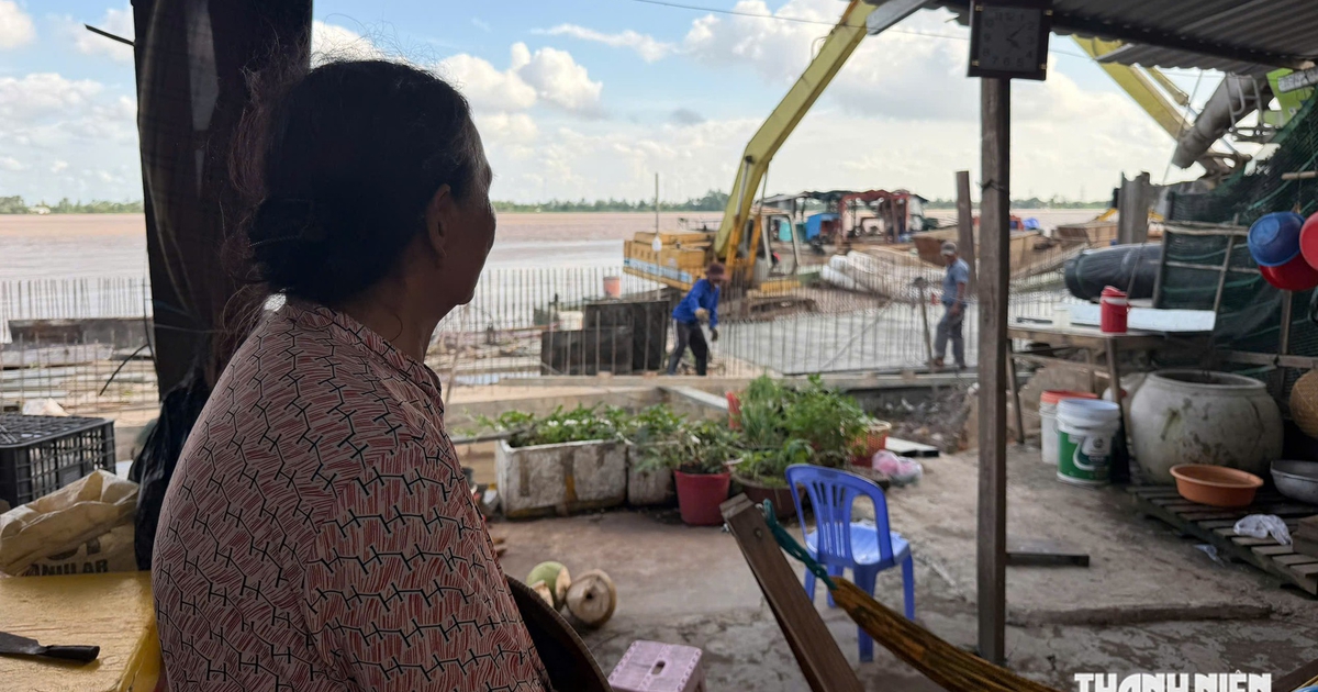 Dân vùng sạt lở sông Tiền Đồng Tháp ngóng kè từng ngày
