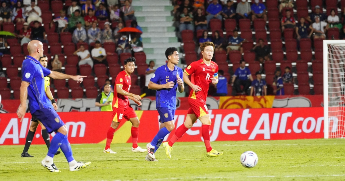 Vietjet và Vikki “tiếp lửa” - Việt Nam rực đỏ Bangkok,