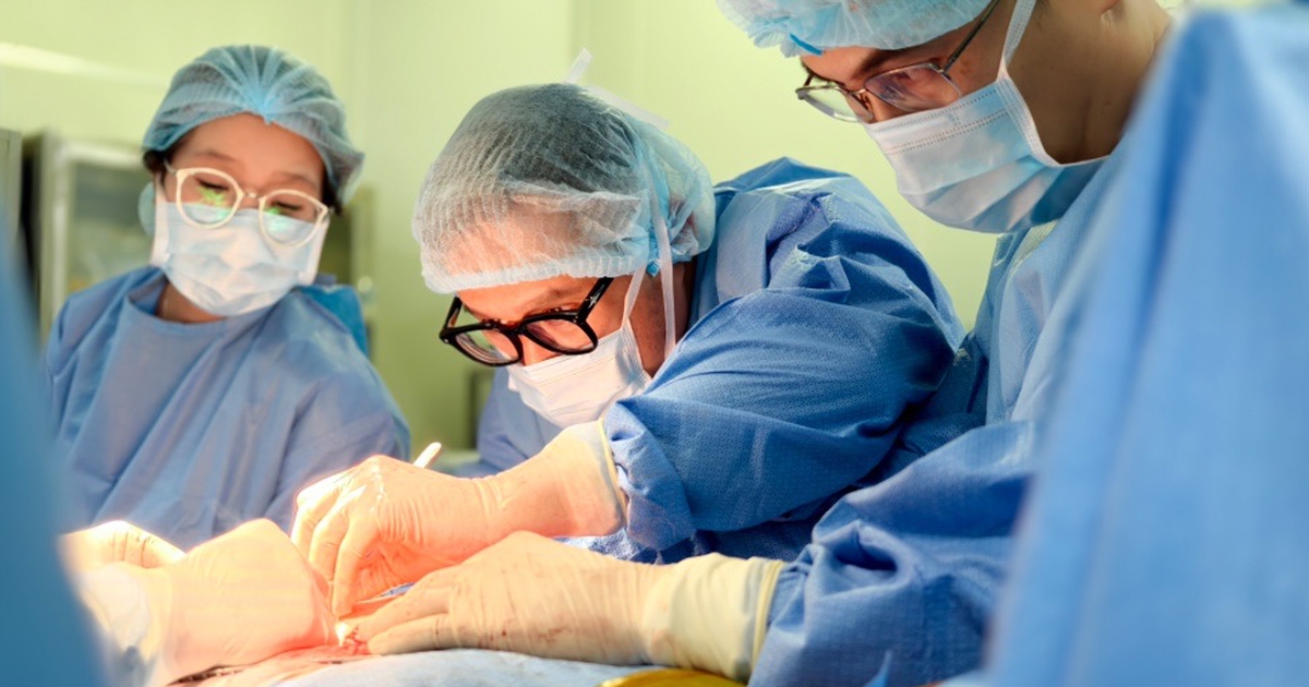 Uống nhầm chất tẩy bồn cầu, người đàn ông mất toàn bộ dạ dày