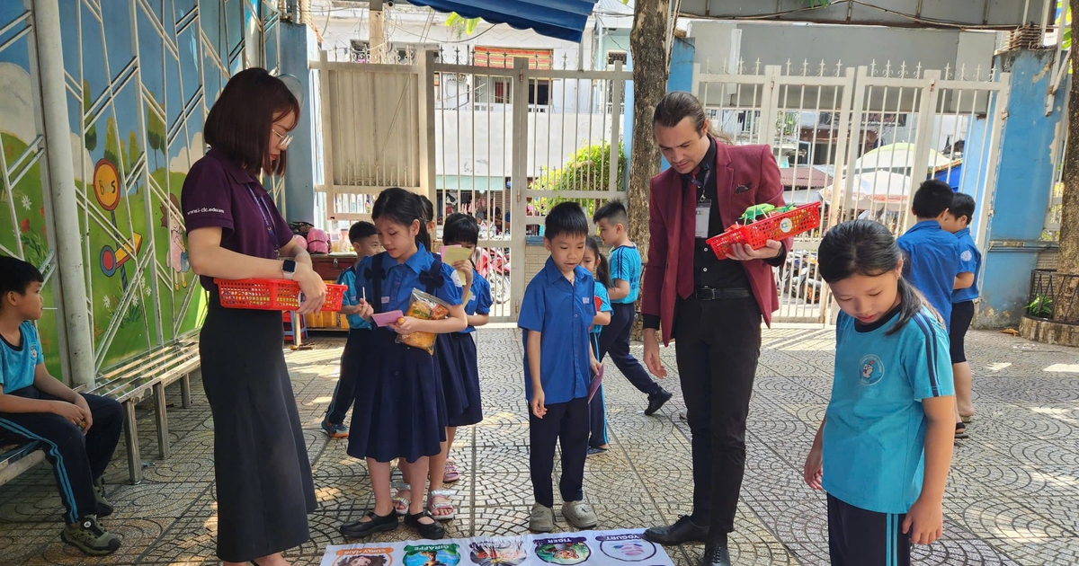 Tiếng Anh dạy bắt buộc từ lớp 1: Đừng để học sinh 'sợ' từ lớp 1