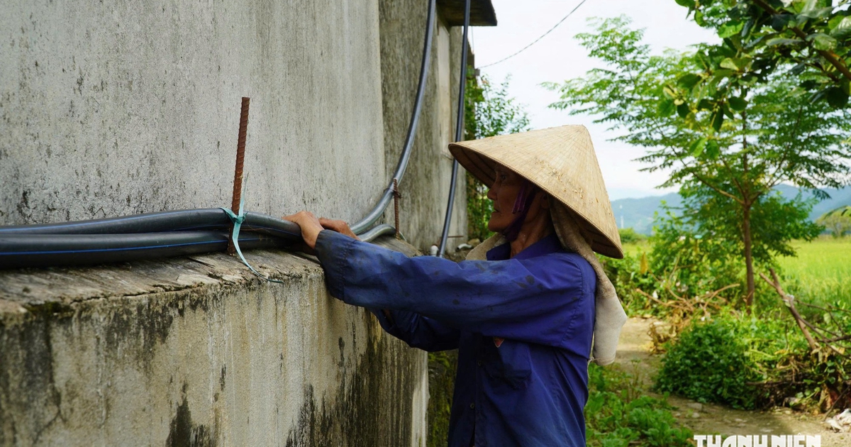 Hàng trăm hộ dân khắc khoải chờ nước sạch