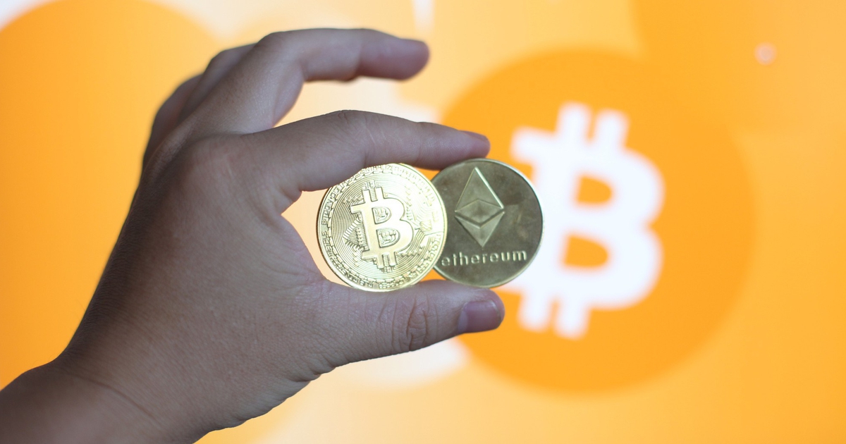 Ngân hàng Standard Chartered nâng dự báo giá Bitcoin