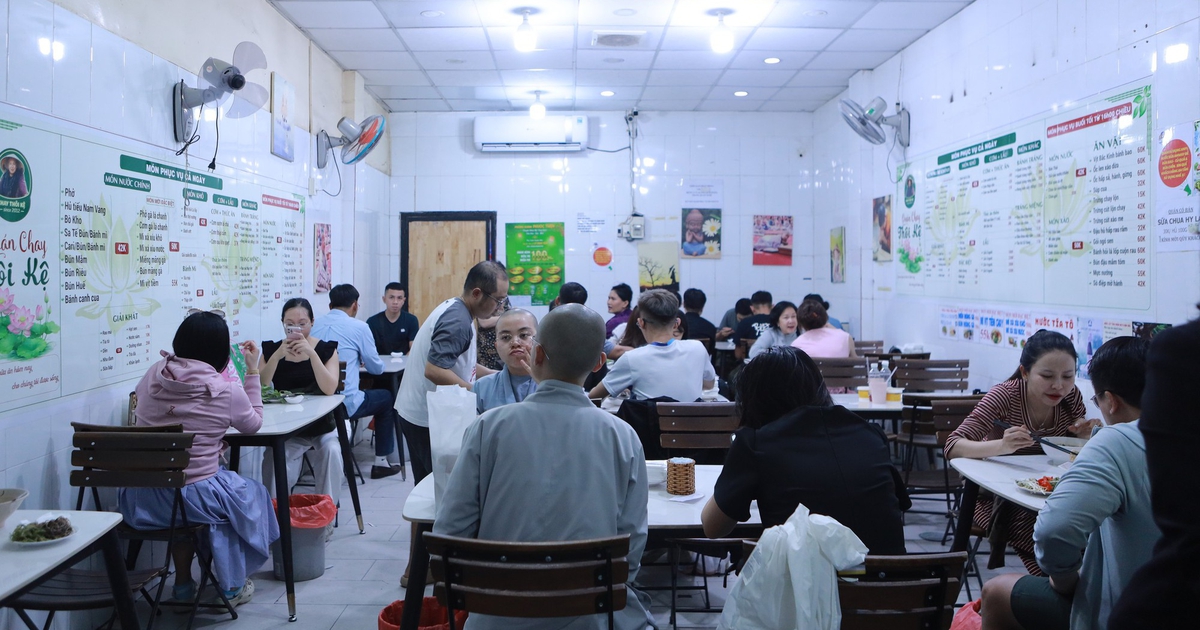 Qu&aacute;n chay 70 m&oacute;n ở TP.HCM, ng&agrave;y rằm b&aacute;n tới 2.000 phần: Sao lại &lsquo;th&ocirc;i kệ&rsquo;?