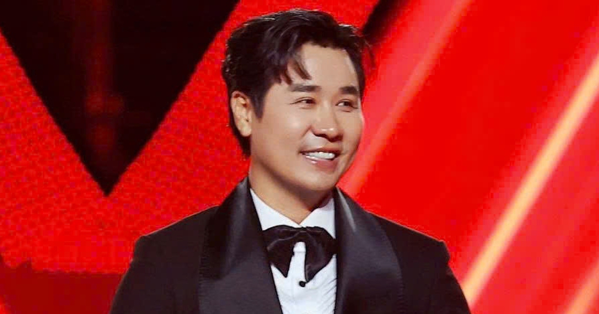 Nguyên Khang tiết lộ hậu trường 'đội mưa' dẫn concert 'Tổ quốc trong tim' đang gây sốt