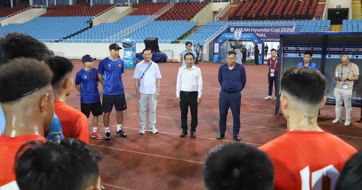 Thứ trưởng Hoàng Đạo Cương động viên đội tuyển Việt Nam trước trận chung kết lượt về ASEAN Cup