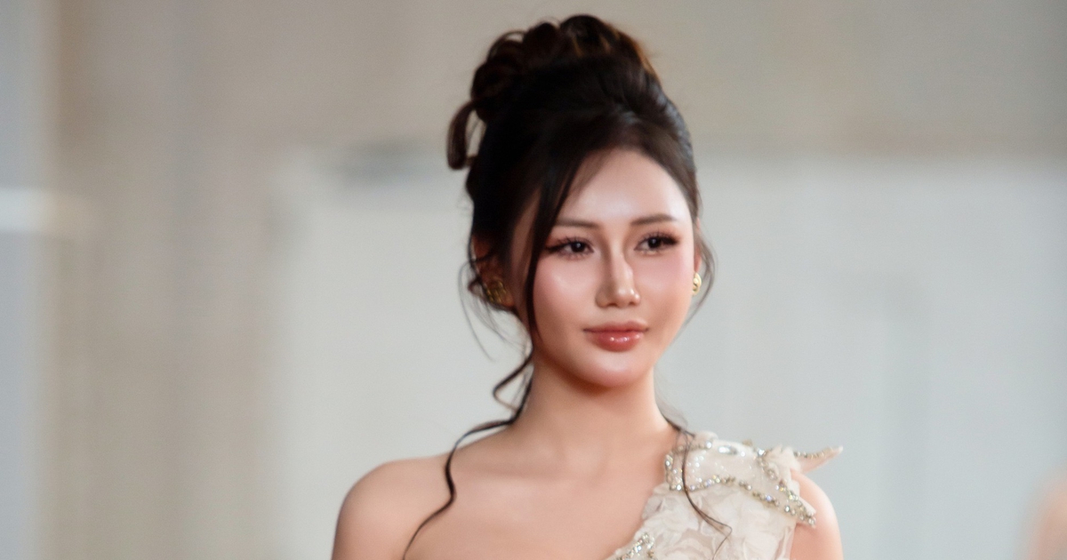 Trang phục dạ tiệc lộng lẫy giúp nàng hóa 'nữ hoàng đêm tiệc'