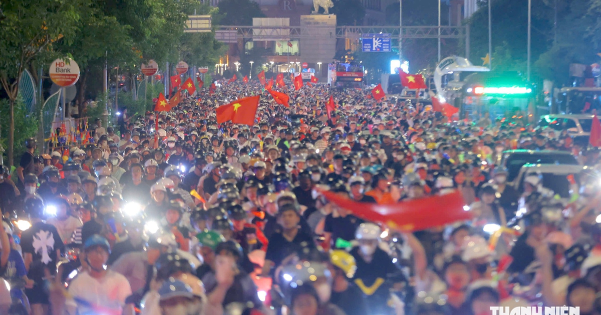 Chung kết Việt Nam - Thái Lan: CSGT đề nghị cổ vũ nhiệt thành, ăn mừng văn minh