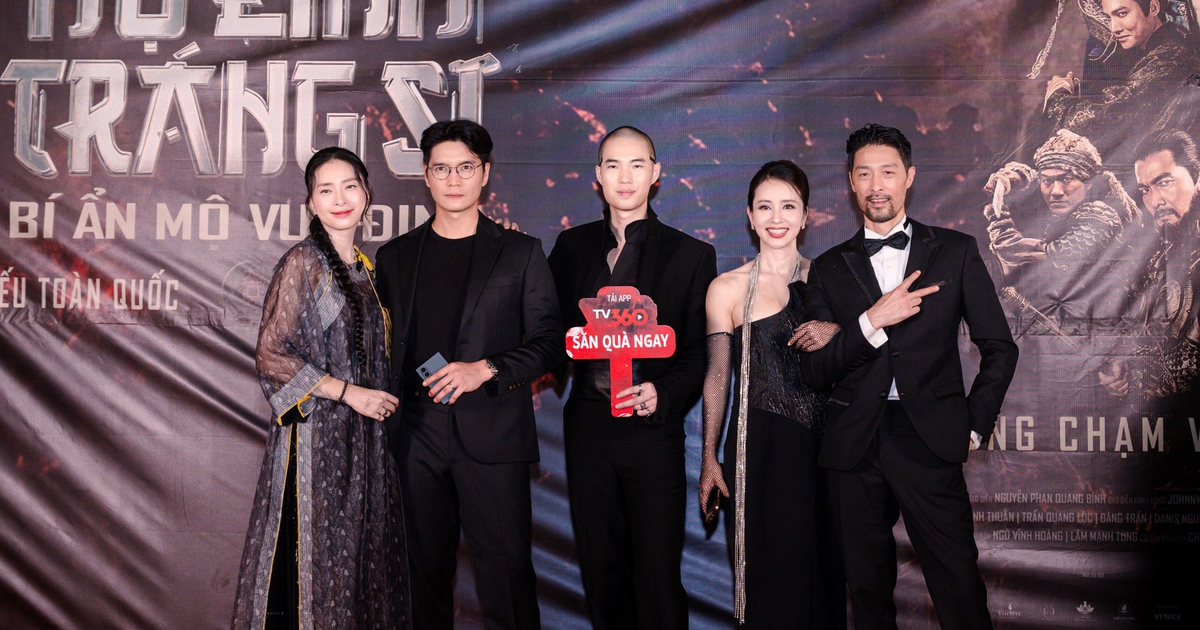 Ng&ocirc; Thanh V&acirc;n c&ugrave;ng chồng đến mừng Johnny Tr&iacute; Nguyễn t&aacute;i xuất showbiz