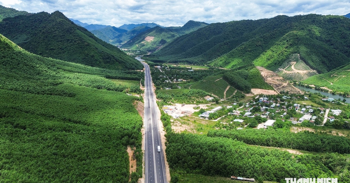 Cao tốc La Sơn - Hòa Liên: Vì sao tài xế không nên chạy quá 60 km/giờ?