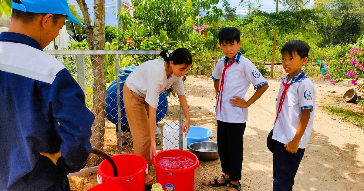 Hàng ngàn hộ dân Chân Mây - Lăng Cô trong cơn "đại khát", chờ được tiếp nước