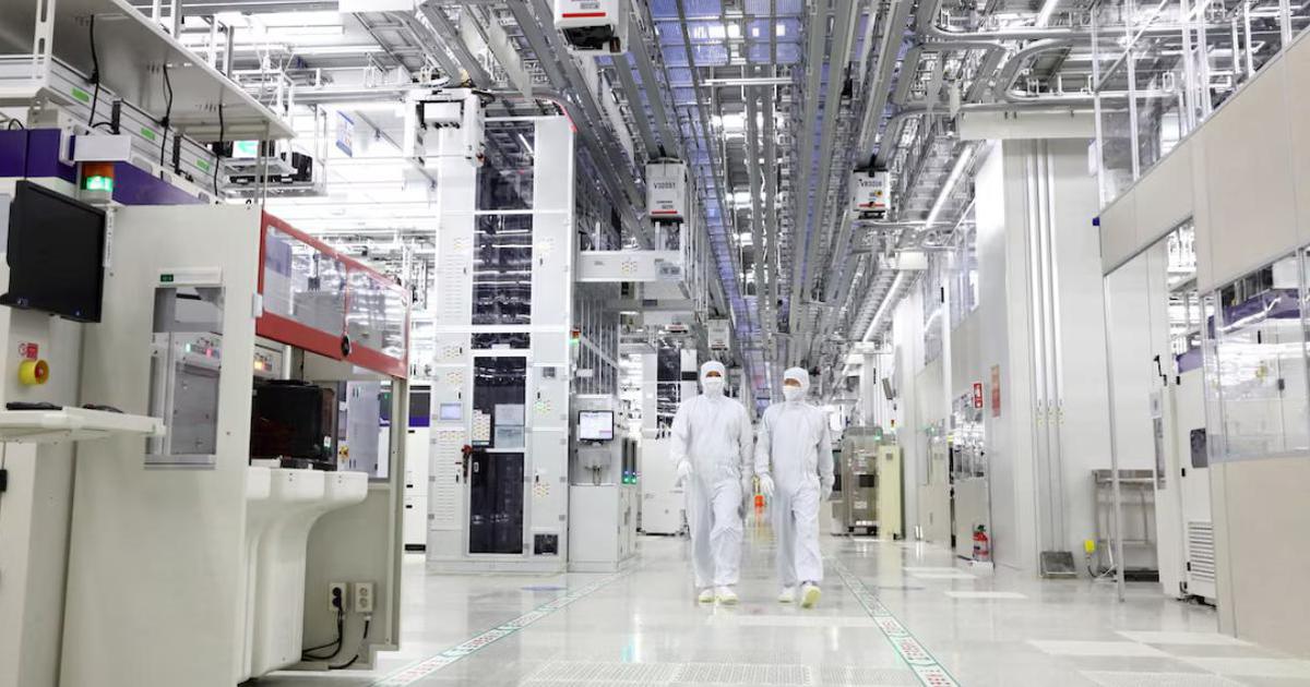 Samsung tăng công suất sản xuất DRAM để ngăn Apple dùng linh kiện Trung Quốc