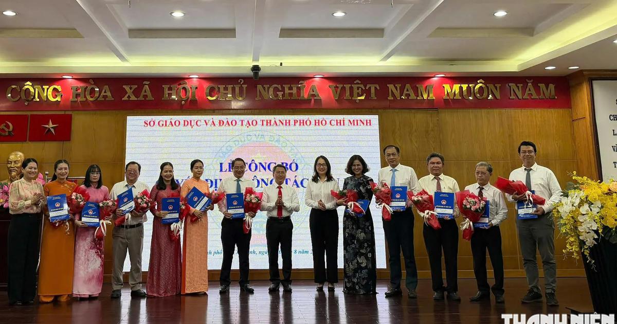 Nhiều hiệu trưởng, hiệu phó nhận quyết định bổ nhiệm cán bộ quản lý trường công lập