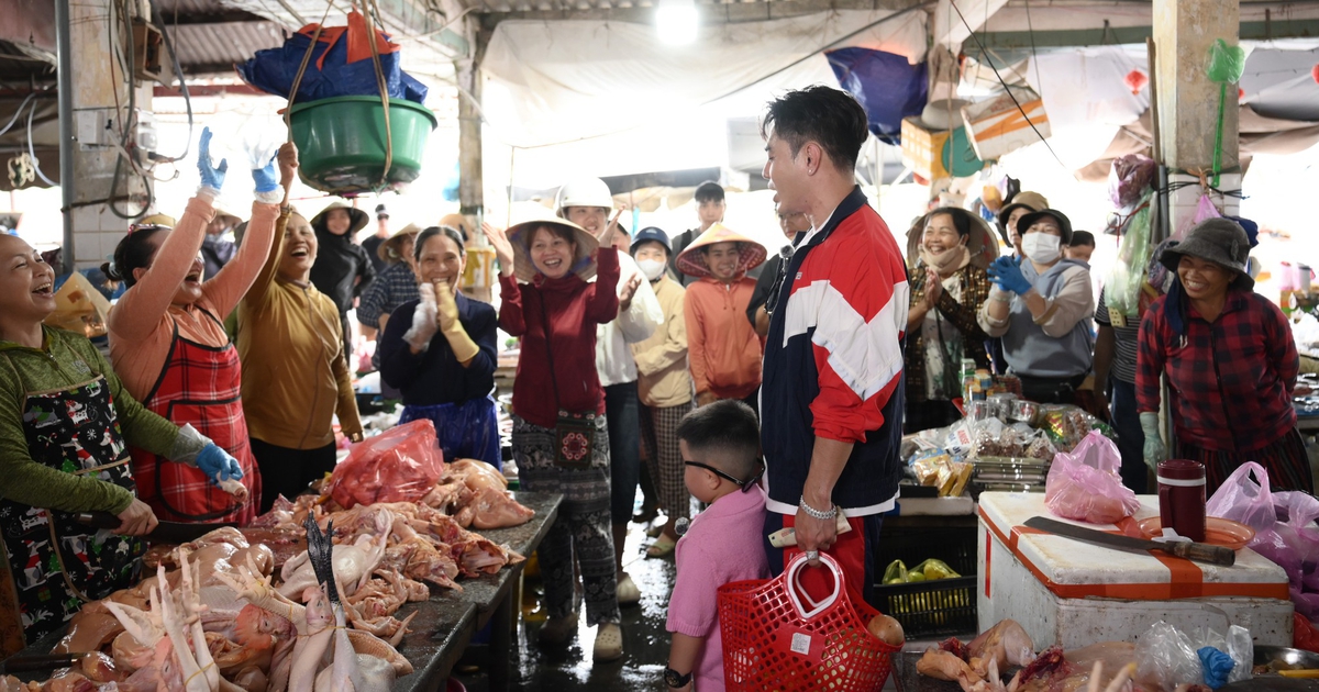 L&ecirc; Dương Bảo L&acirc;m 'n&aacute;o loạn' chợ Hội An, Huy R &lsquo;to&aacute;t mồ h&ocirc;i' với giếng cổ