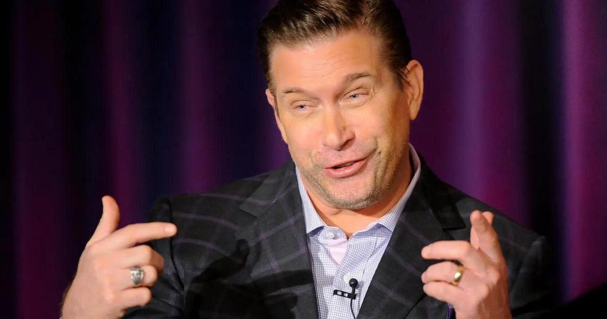 Cha của Hailey Bieber rời Hollywood vì không muốn trở thành Tom Cruise