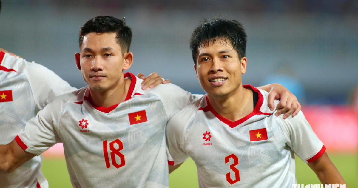 Đội tuyển Việt Nam 'lột xác' hạ đẹp Indonesia: HLV Kim Sang-sik biến ảo quá tài tình