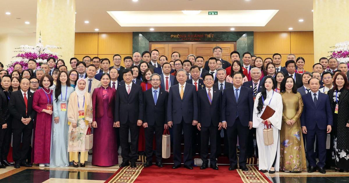 Bộ Chính trị ban hành Nghị quyết về công tác người Việt Nam ở nước ngoài