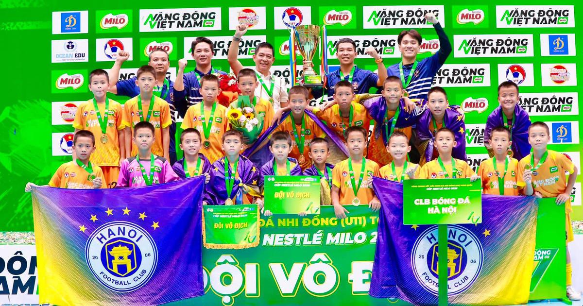 U.11 CLB bóng đá Hà Nội đăng quang: Chiếc cúp vô địch của cả hệ thống