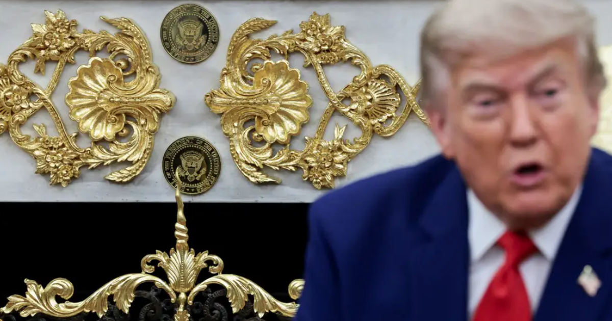 Cận cảnh Phòng Bầu dục toàn vàng của ông Trump