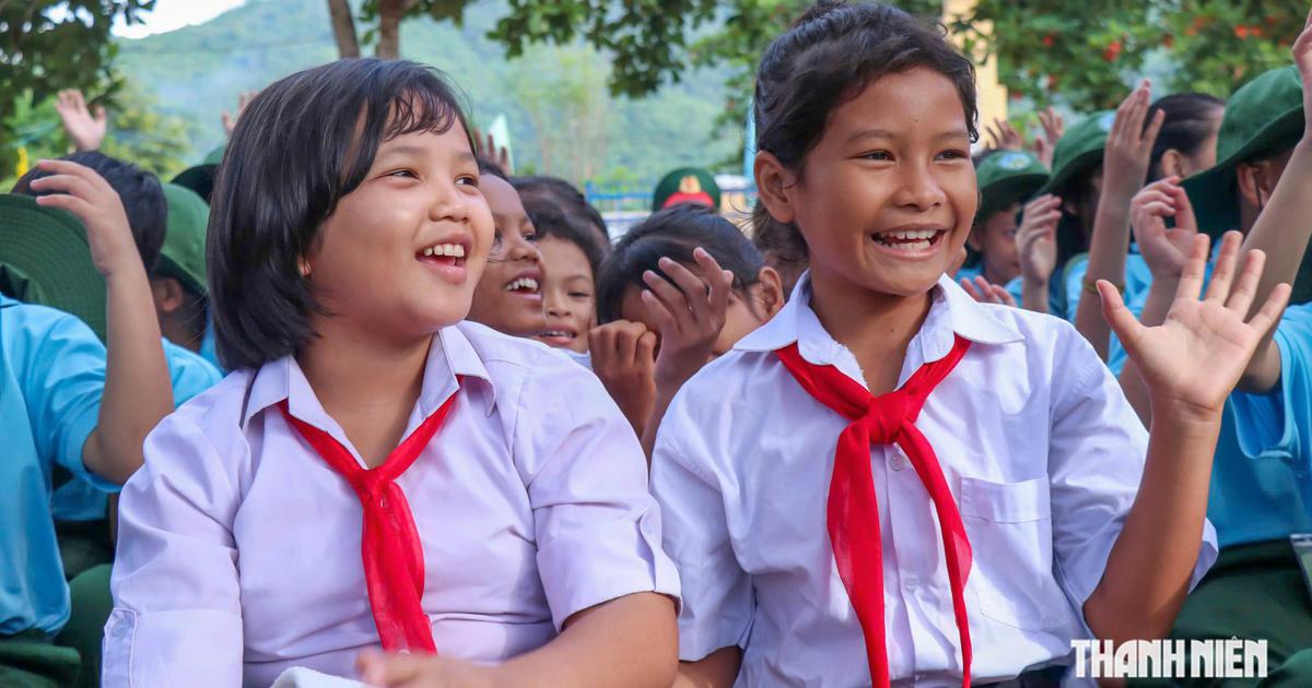 'Chiến sĩ nhí' trao yêu thương đến thiếu nhi vùng cao