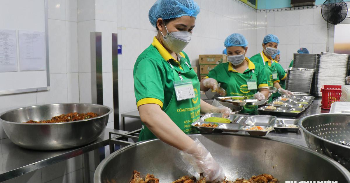 Suất ăn công nghiệp 20.000 - 22.000 đồng, doanh nghiệp nói khó cân đối dinh dưỡng