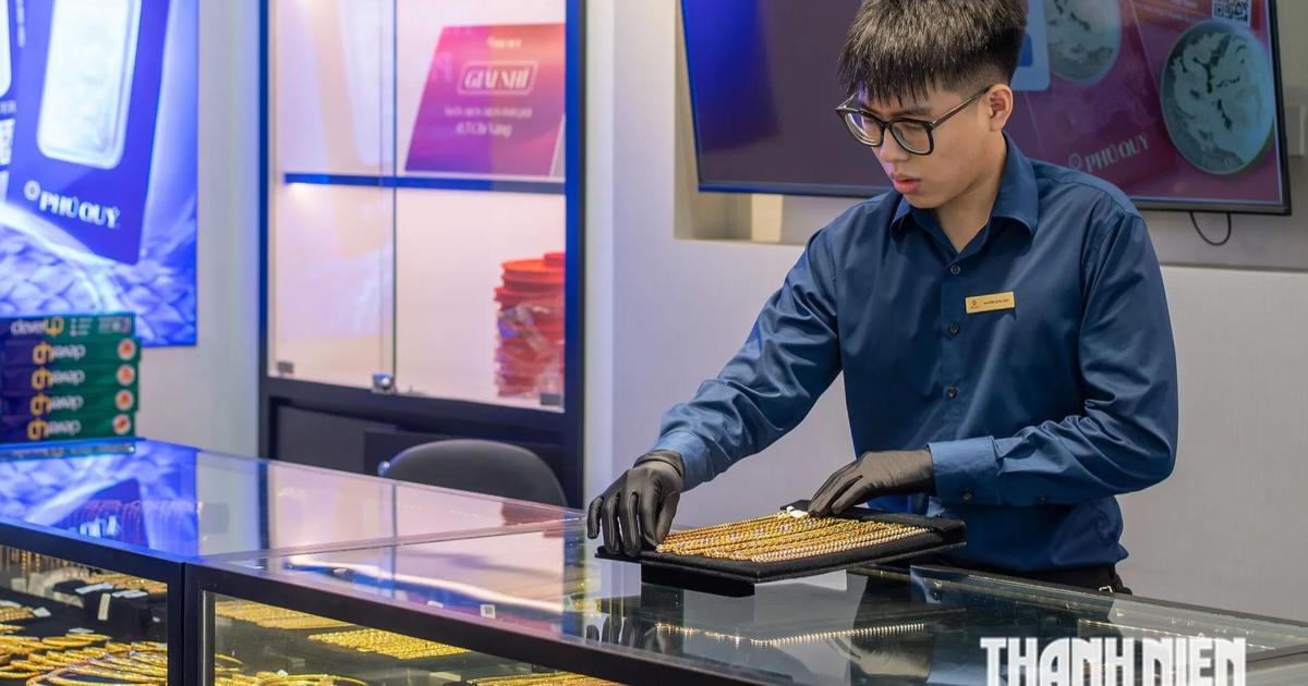 Chênh lệch giá vàng giảm mạnh còn dưới 5 triệu/lượng