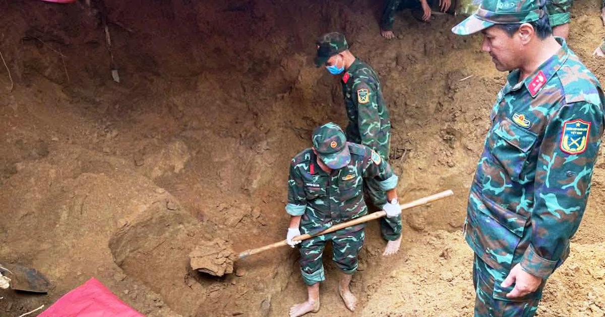 Tìm thấy 3 hài cốt liệt sĩ bên chân cầu Câu Lâu, có 2 lính đặc công