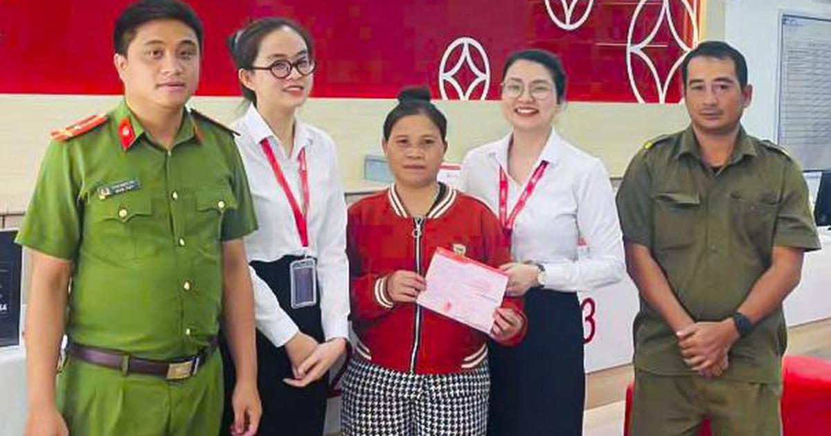 Chuyển nhầm 100 triệu đồng, người đàn ông được công an xã hỗ trợ nhận lại tiền
