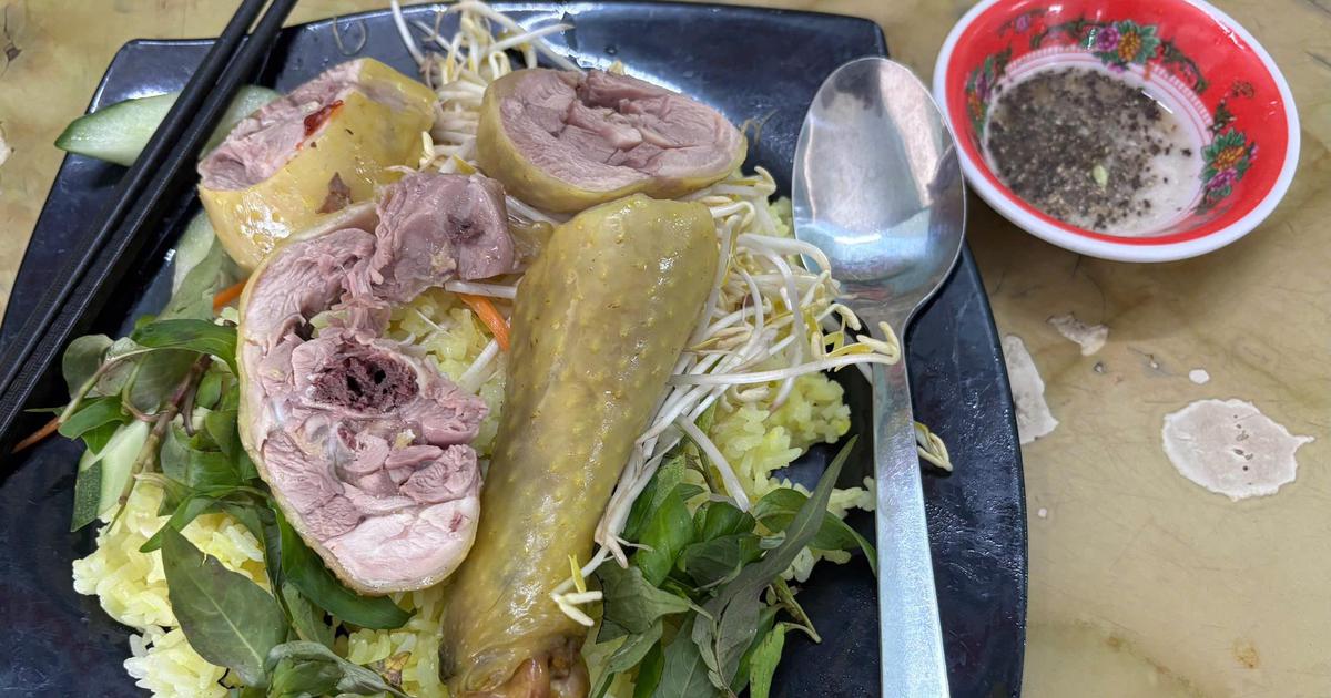 Cơm gà Tam Kỳ: Chỉ gà ta, cơm vàng mà sao khiến nhiều người nhớ mãi?