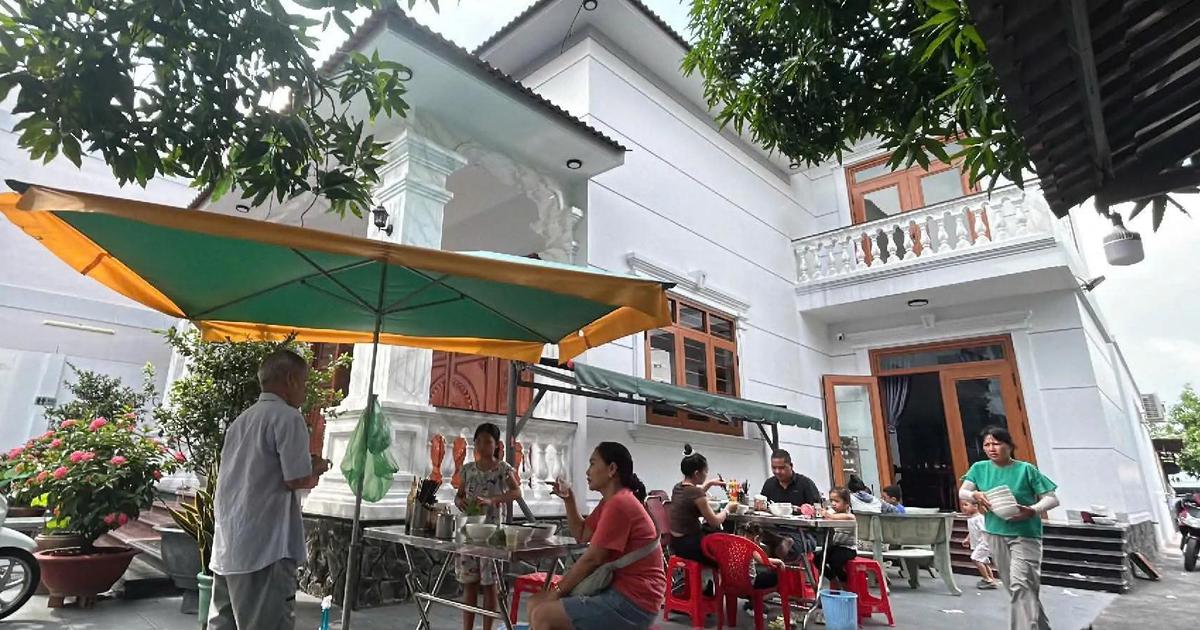 Hủ tiếu gõ trong biệt thự có gì đặc biệt, mở bán 3 tiếng là hết sạch?