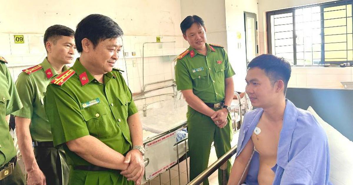 Chiến sĩ công an bị thương khi truy đuổi băng trộm chó