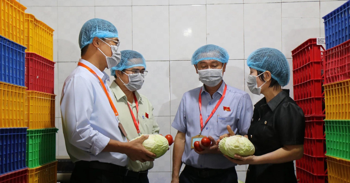 Băn khoăn suất ăn công nghiệp