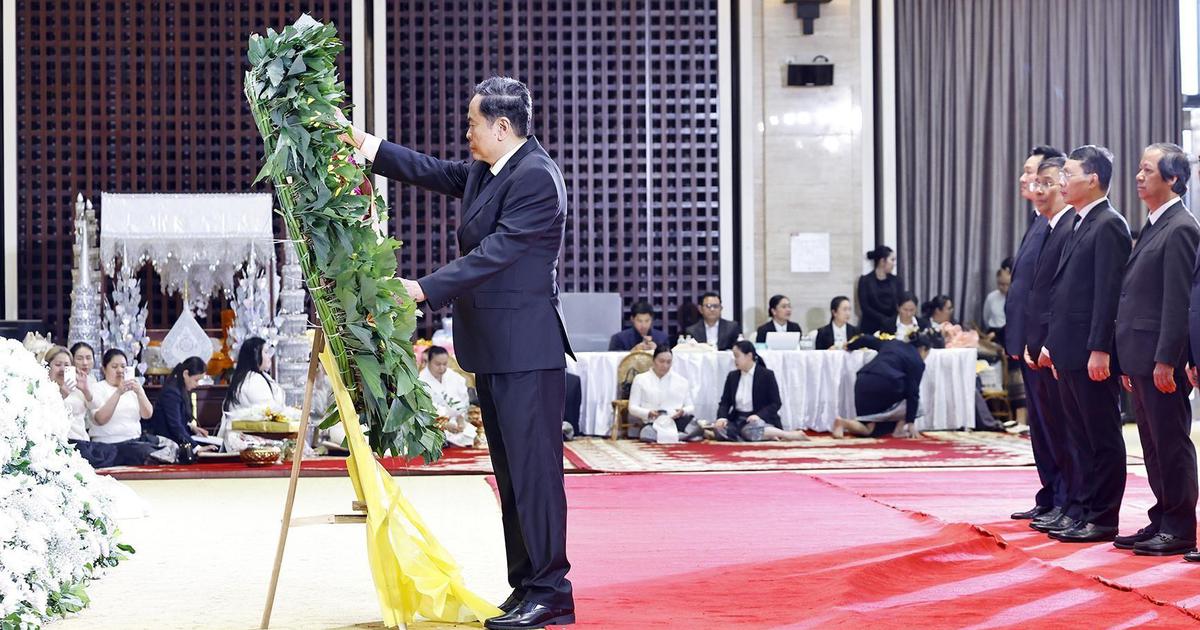 Chủ tịch Quốc hội Trần Thanh Mẫn viếng Chủ tịch Quốc hội Lào