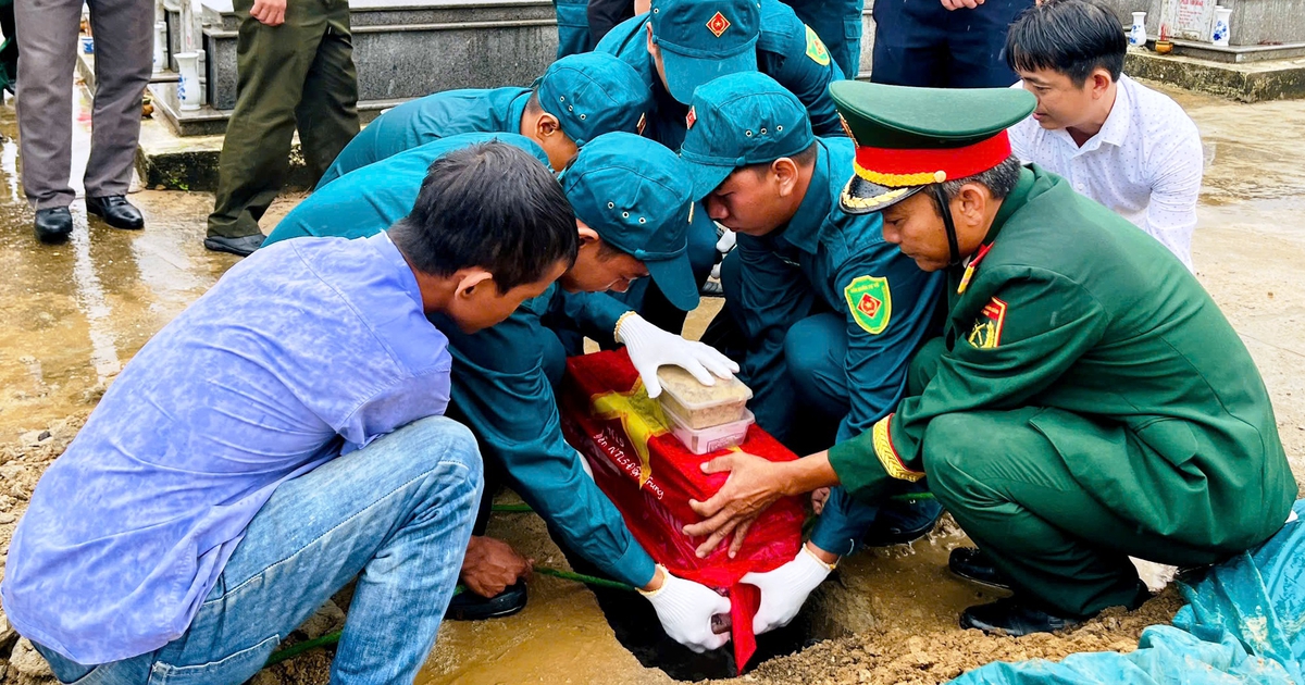 Phát hiện hài cốt liệt sĩ cùng nhiều mảnh vải dù ở Đà Nẵng