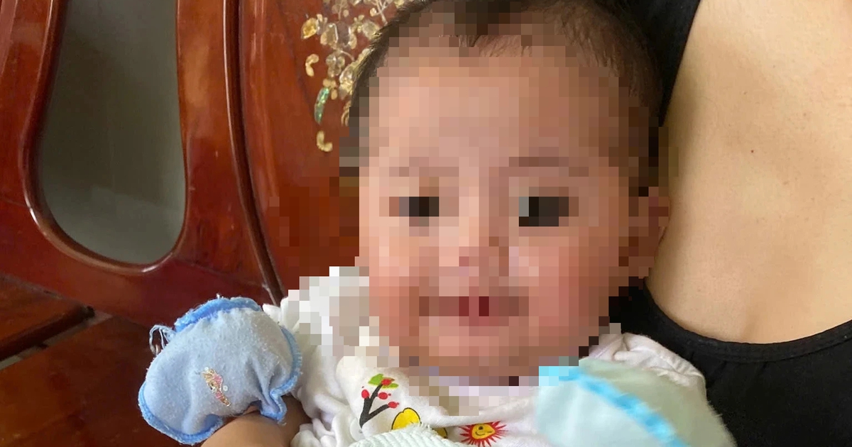 Dậy sớm đi lễ, phát hiện bé gái bị bỏ rơi trước cửa nhà