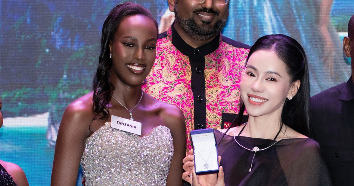 'B&agrave; tr&ugrave;m hoa hậu' Kim Dung chi 10.000 USD tại phi&ecirc;n đấu gi&aacute; Miss World