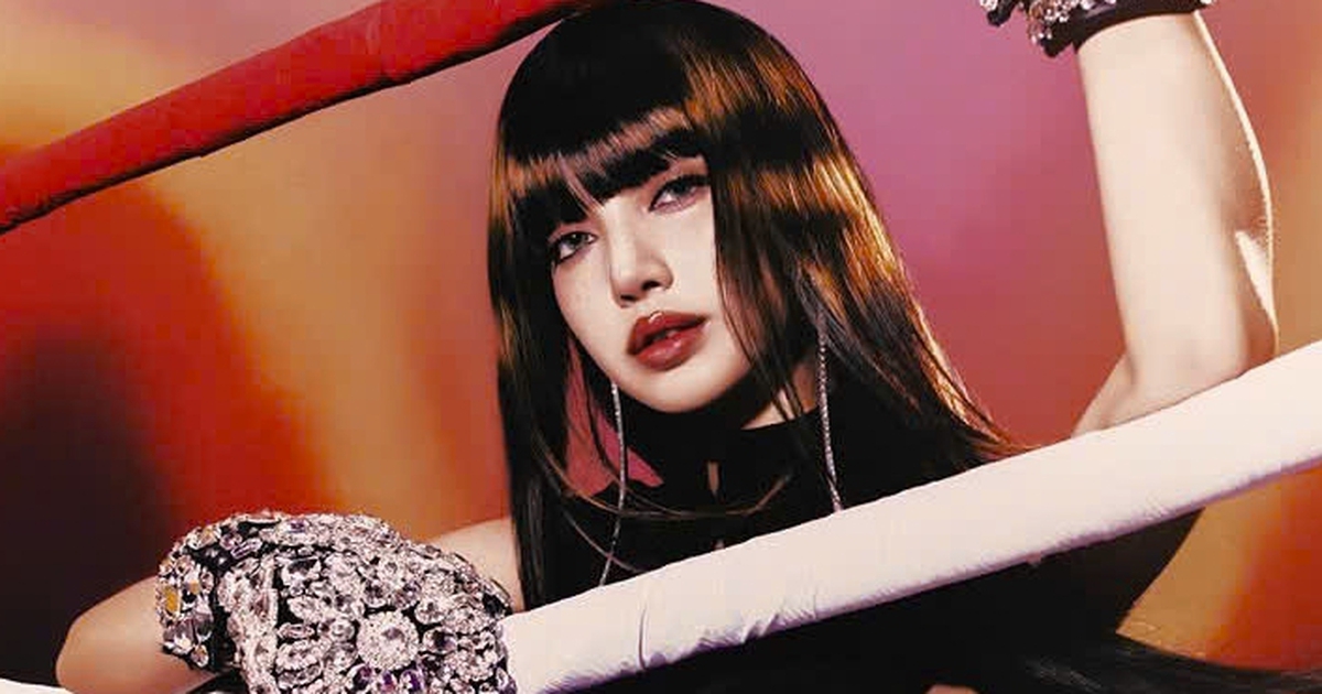 Lisa (BlackPink) g&acirc;y tranh c&atilde;i v&igrave; diện mạo kh&aacute;c lạ