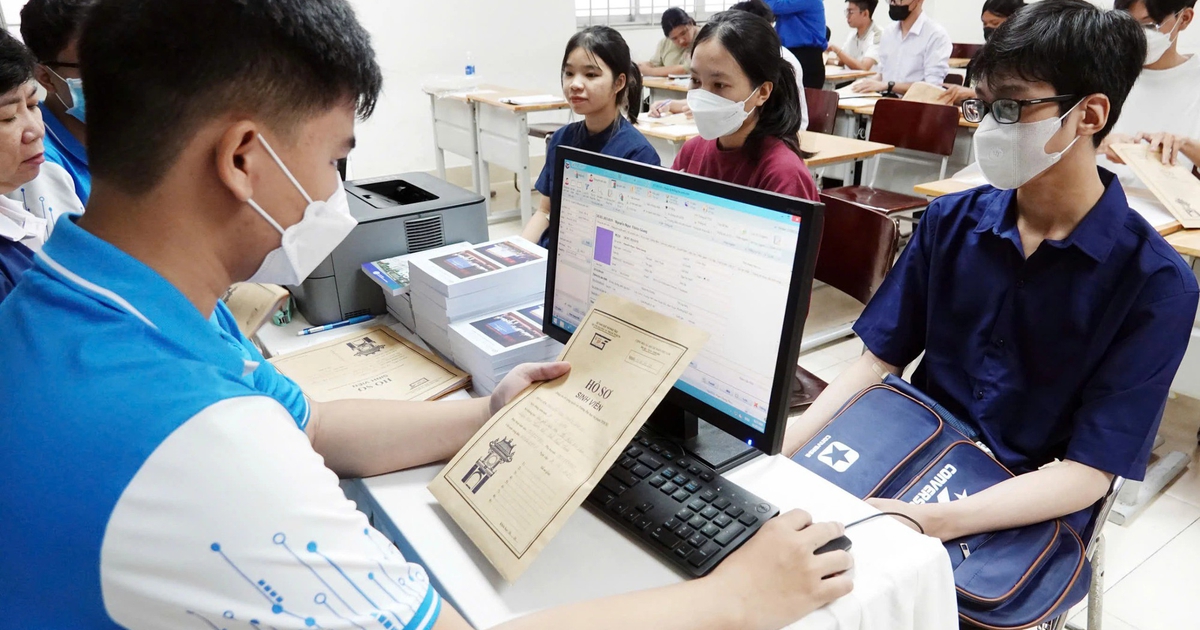 Sinh vi&ecirc;n được nhận học bổng đầu kh&oacute;a, l&agrave;m sao để duy tr&igrave;?