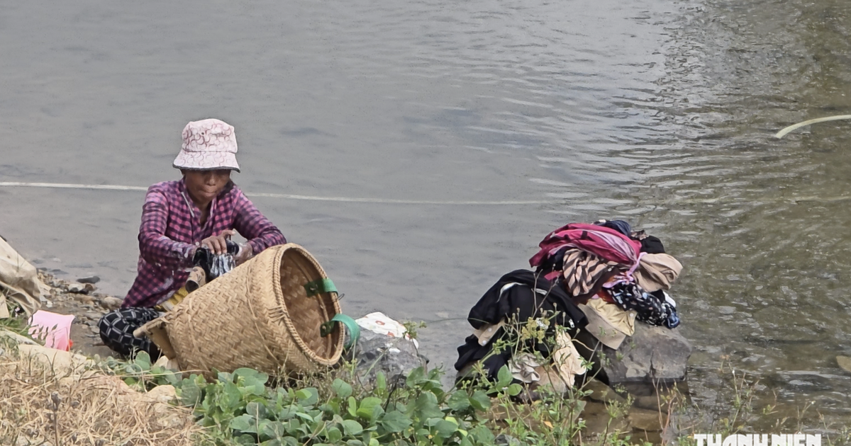 Lũ qua gần 1 năm, dân miền núi vẫn khát nước sạch