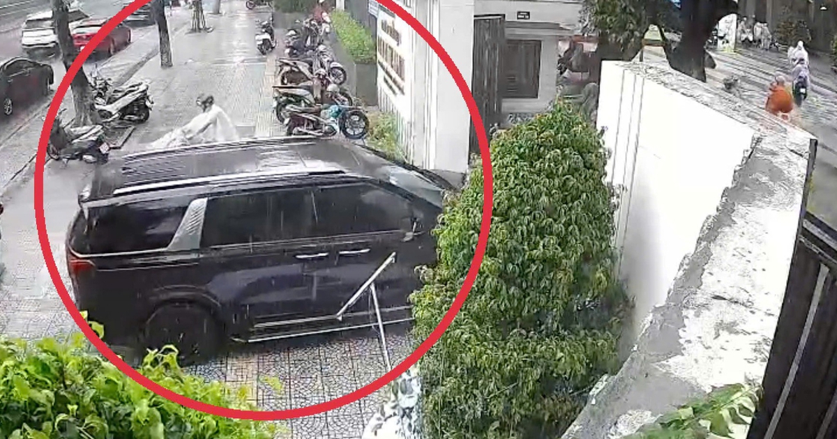 Bất chấp nh&agrave; trường cấm, phụ huynh l&aacute;i &ocirc; t&ocirc; v&agrave;o trường tiểu học g&acirc;y bức x&uacute;c